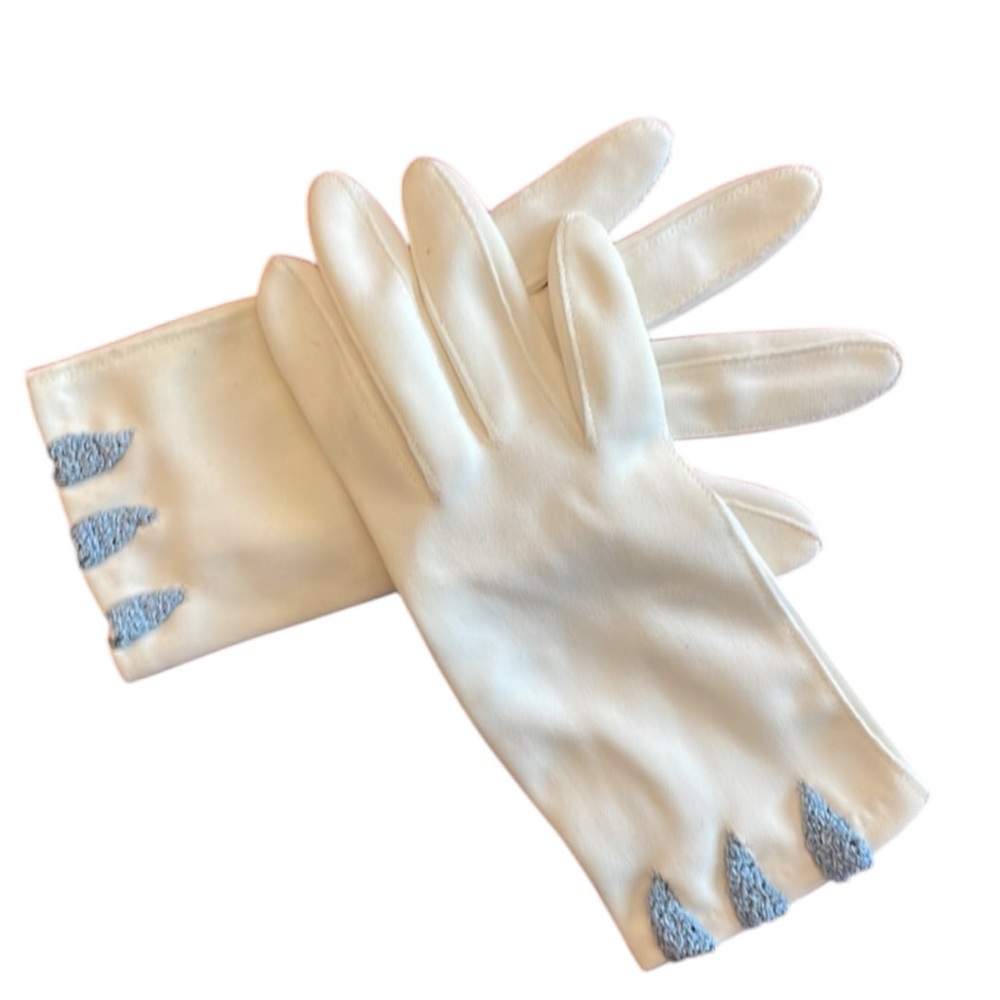 Vintage van RAALTE Reindoe white embroidered gloves nylon embellished
